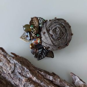 Handmade flower brooch pin